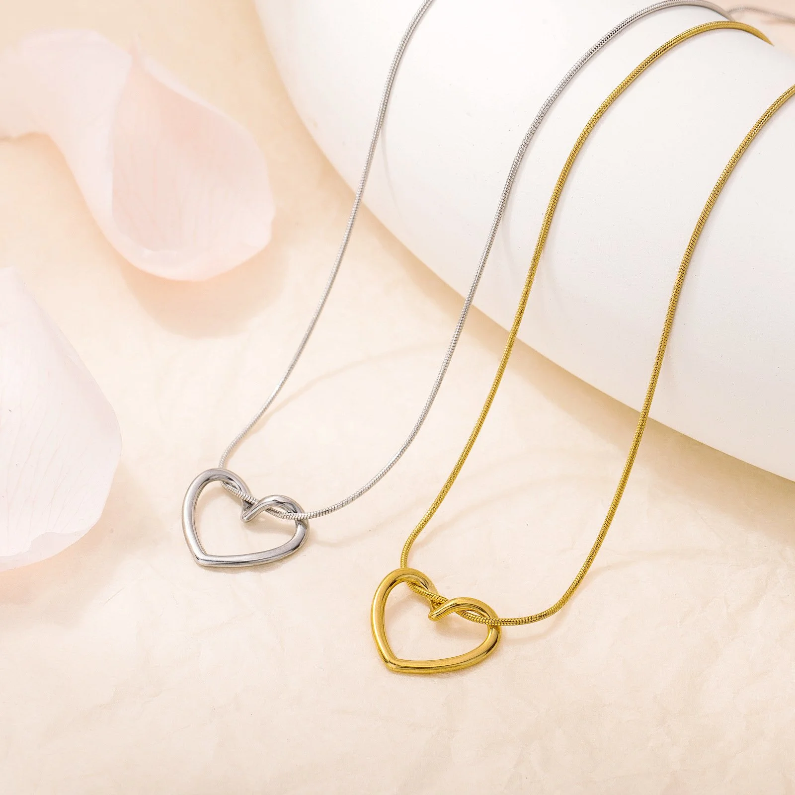 Dainty Gold Heart Love Pendant Necklace for Women – Elegant Everyday Jewelry