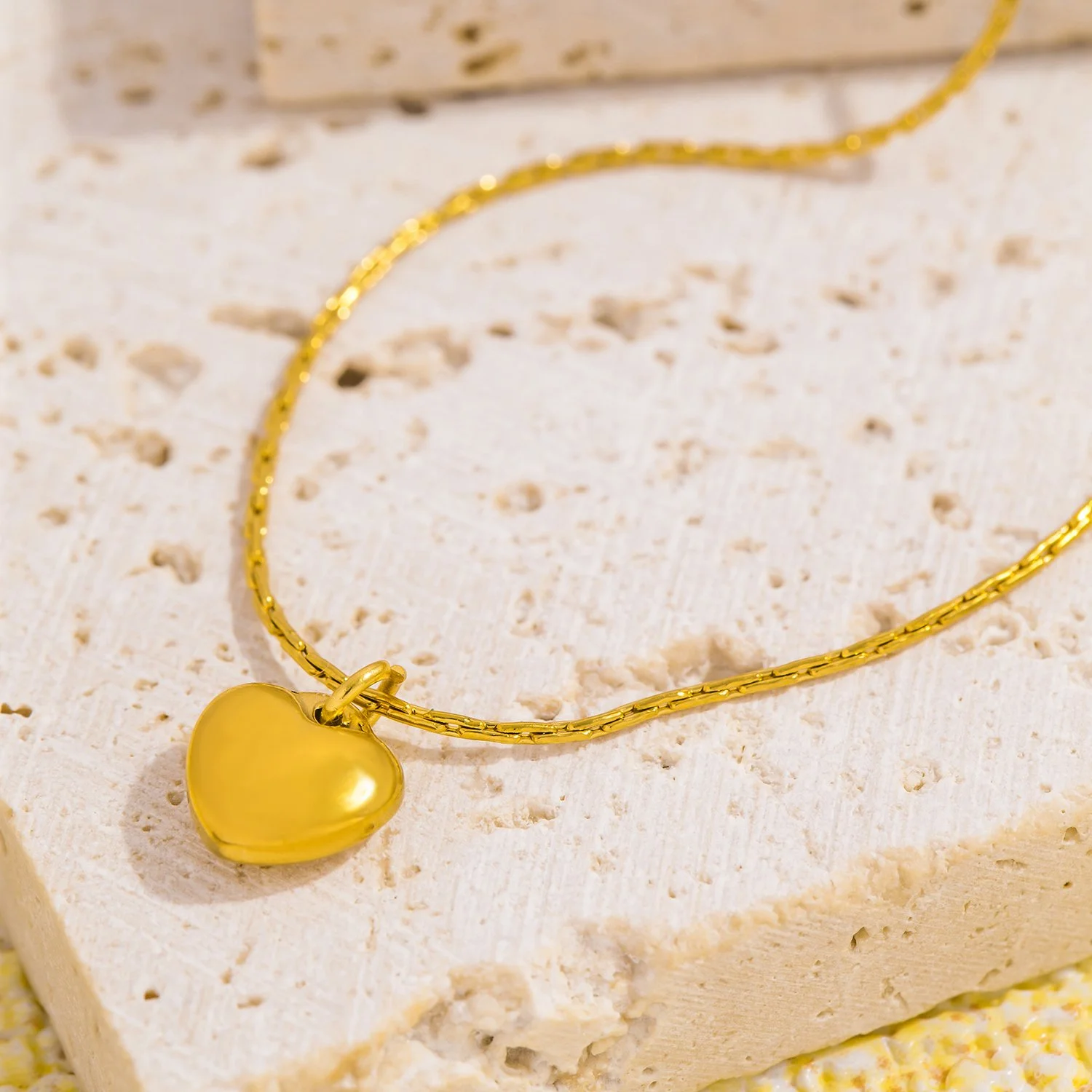Smooth Heart Gold-Plated Pendant Necklace – Waterproof Stainless Steel