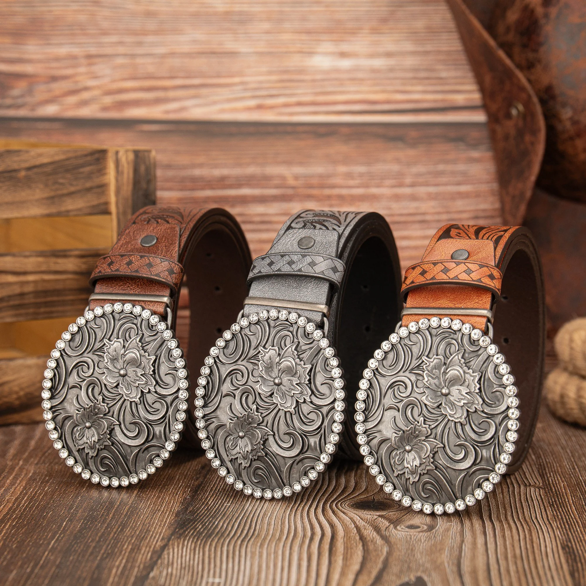 Embroidered Diamond Buckle Phoenix Tail Pattern PU Leather Belt