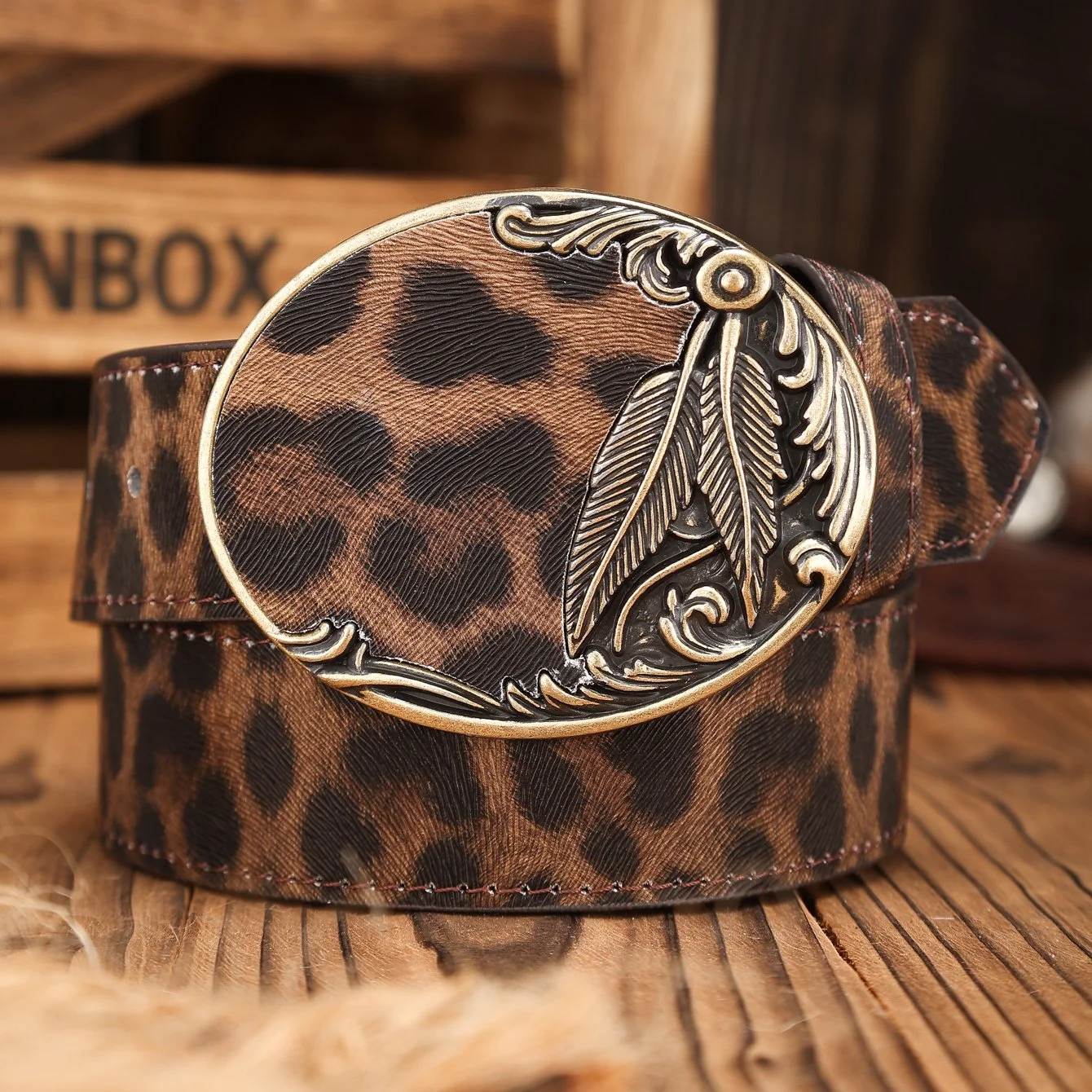Retro Western-Buckle Unisex Brown PU Belt with Perforated Nail Detail