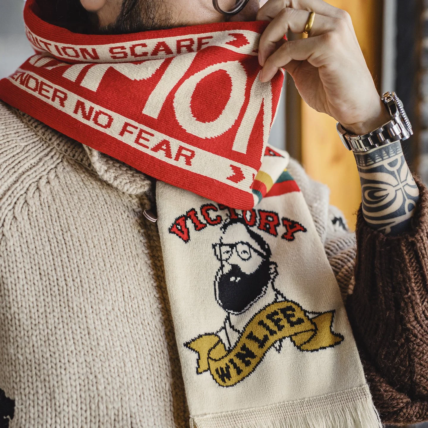 Unisex Winter Knit Scarf with Fringe – Soft Striped Fan Style