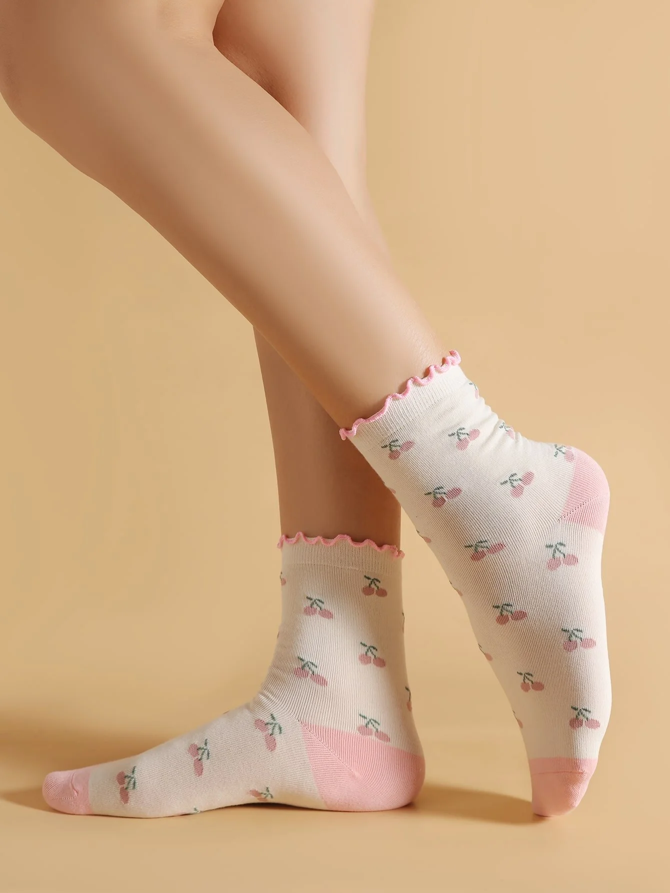 Women’s Cute Cherry Pattern Cotton Mid-Calf Casual Socks