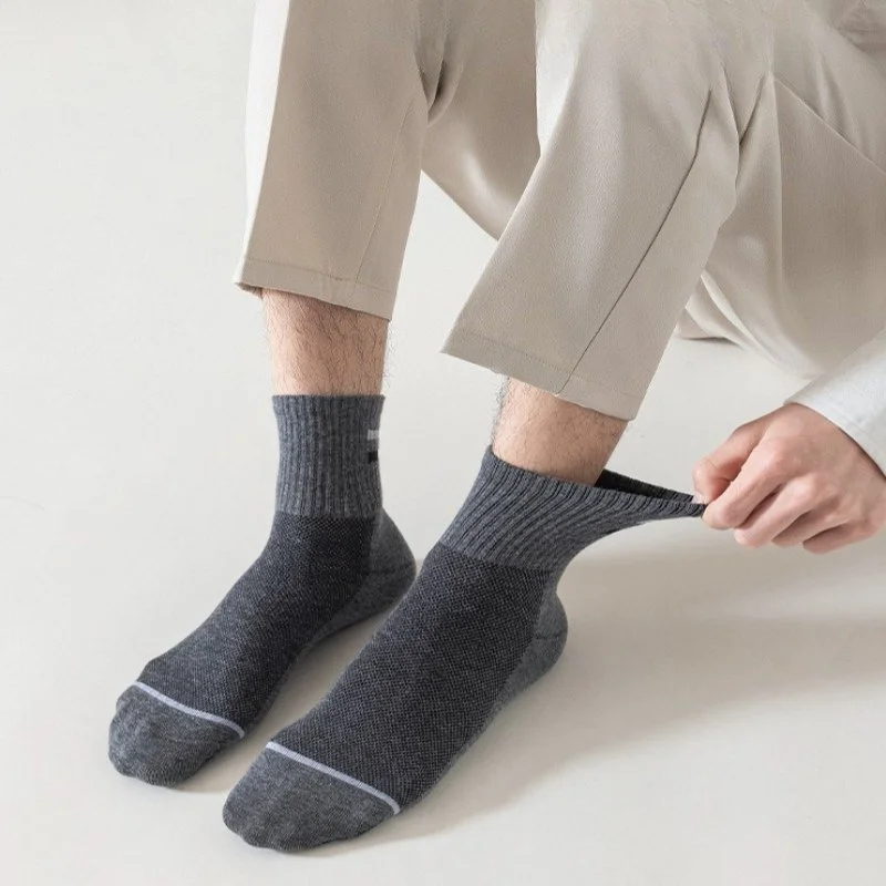 Men’s Breathable Cotton-Blend Crew Socks – 5 Pairs Sports & Everyday Comfort