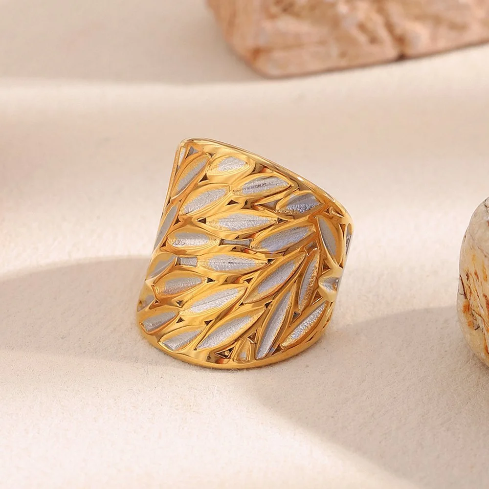 Leaf Texture Gold Tube Ring for Women – Waterproof Stainless Steel