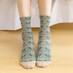 5 Pairs of Retro Three-Dimensional Relief Socks for Women - Slim & Cute