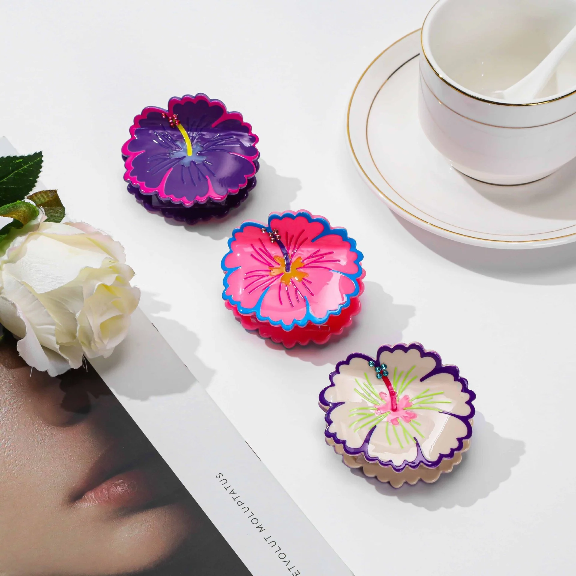 Camellia Blossom Hair Claw – Chic Floral Hair Accessory