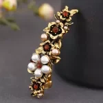 Retro Pearl Flower Hair Claw Clip – Colorful Alloy Spring Hair Accessory