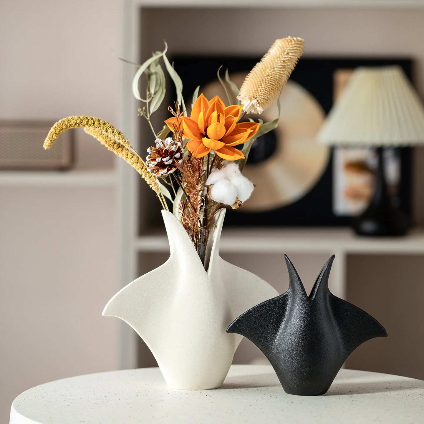 Abstract Stingray Manta Ray Ceramic Vase - Modern Ocean-Inspired Home Decor