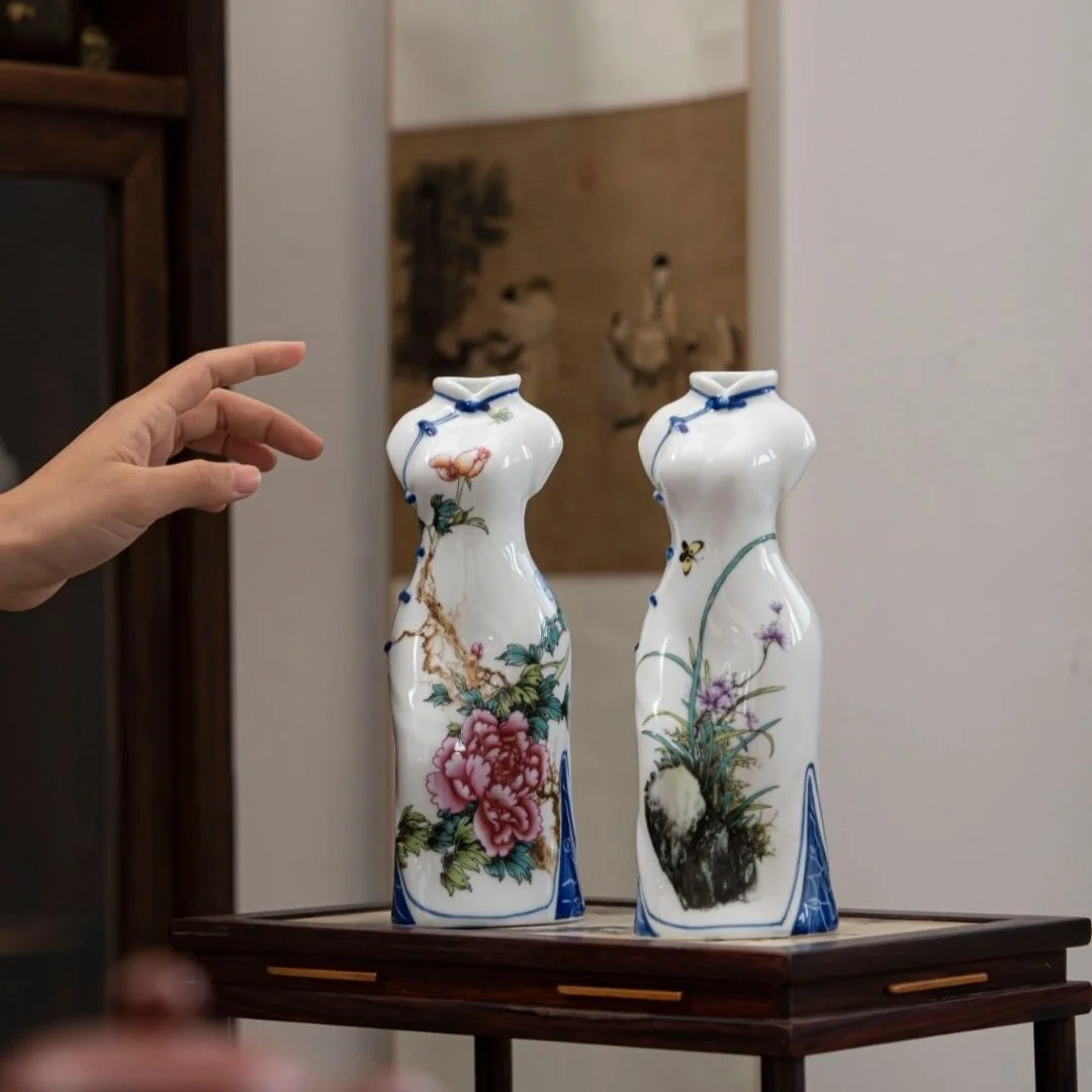 Hand-Painted Jade Porcelain Cheongsam Vase - Retro Chinese Ceramic for Flower Arrangements