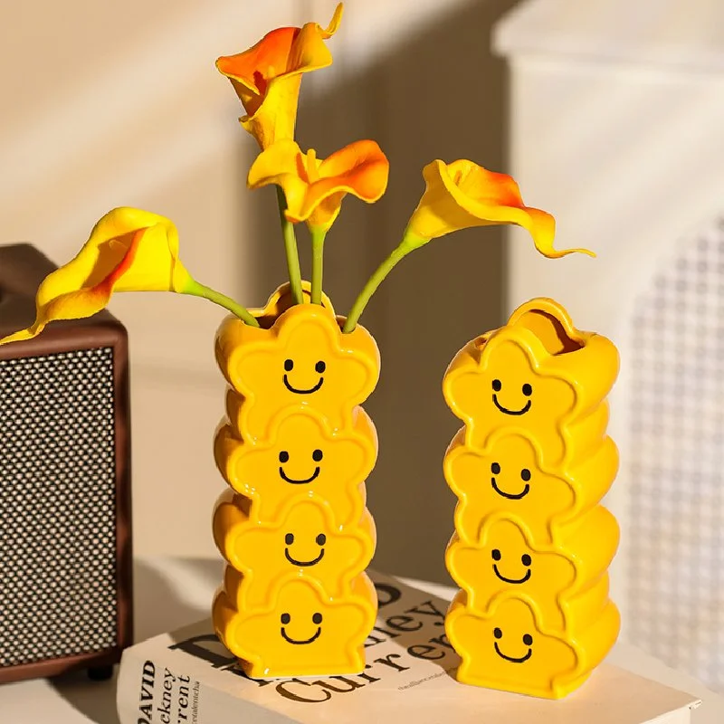 Mini Smiling Ceramic Vase for Dried Flowers