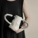 Modern Resin Vase with Abstract Streak Design – Decorative Floral Tabletop Accent