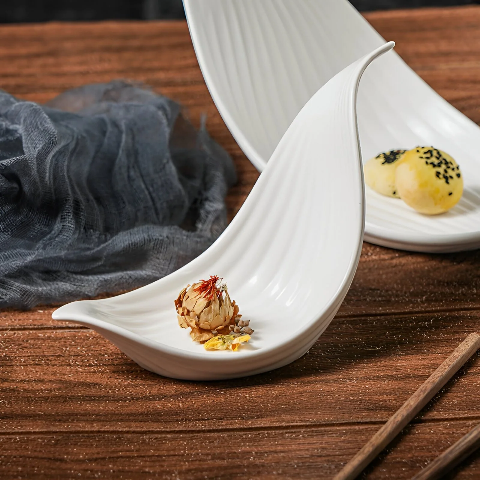 Leaf-Shaped Ceramic Serving Dishes for Snacks & Table Decor