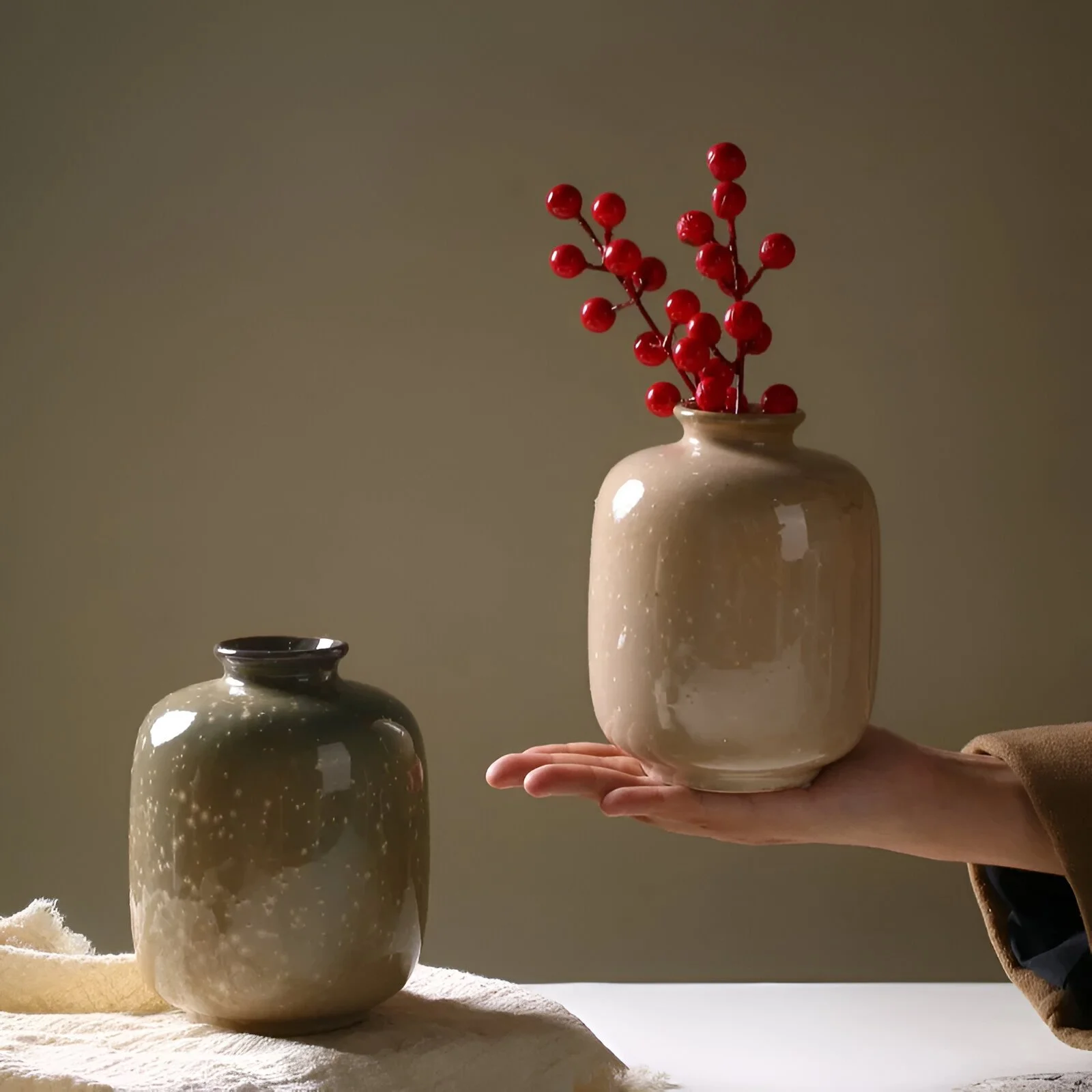 Decorative Ceramic Flower Vase for Table - Modern Ceramic Pottery, 13.5CM High