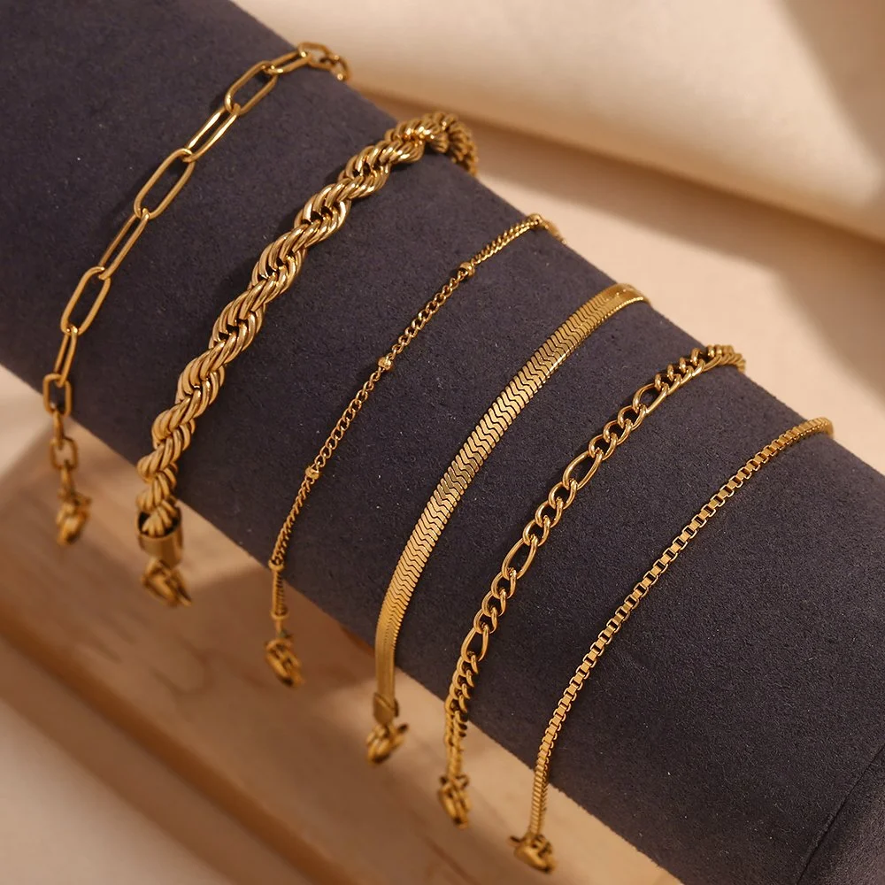 Elegant Figaro Twist Chain Bracelet 18K Gold Plated Stainless Steel