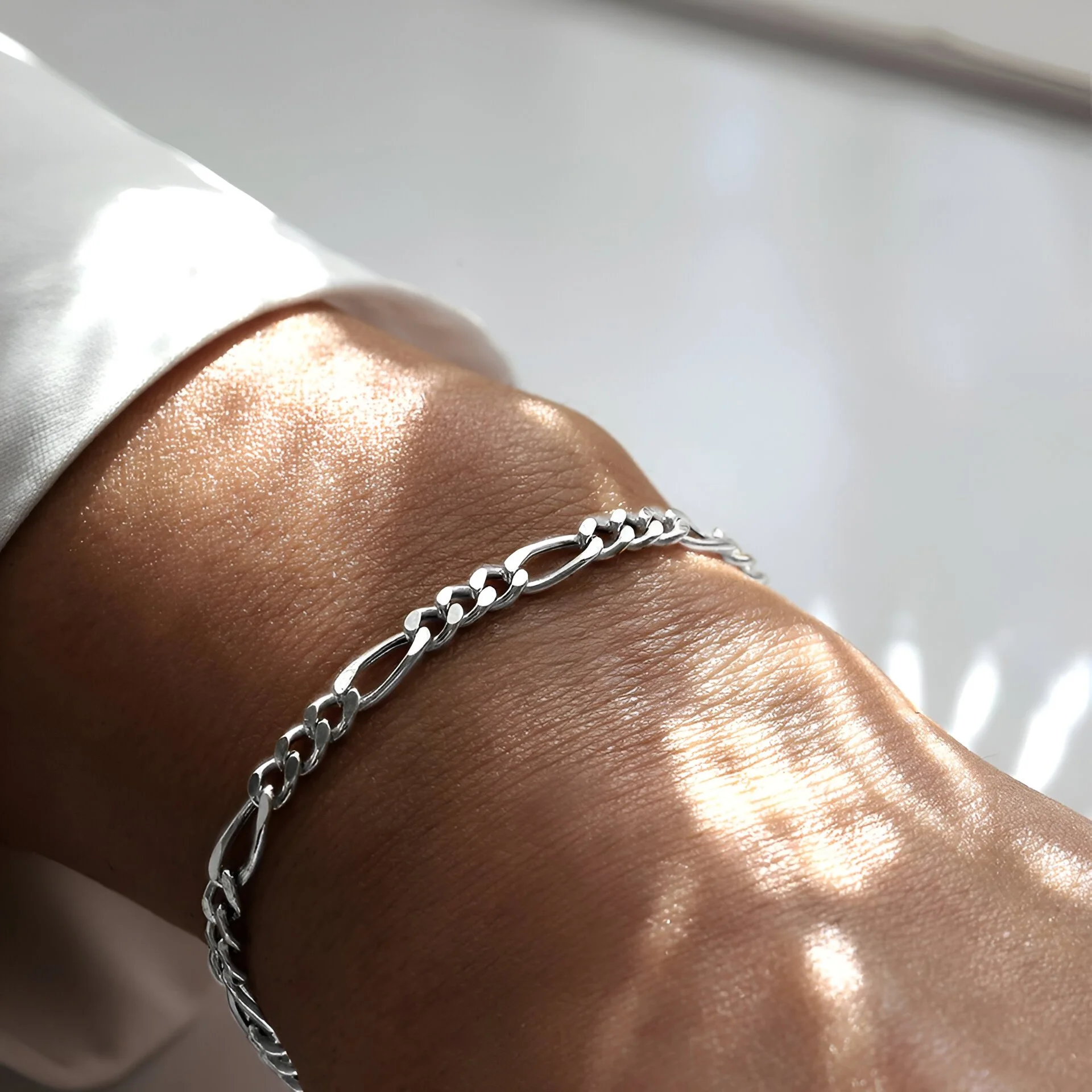 Classic Silver Figaro Chain Bracelet for Women – Trendy Stainless Steel Jewelry