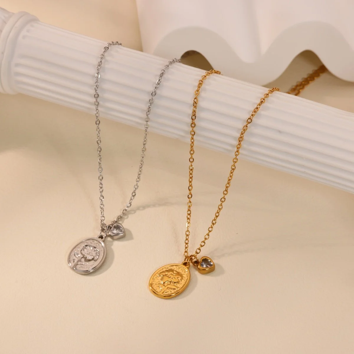 Elegant Geometric Flower Heart Pendant Necklace for Women