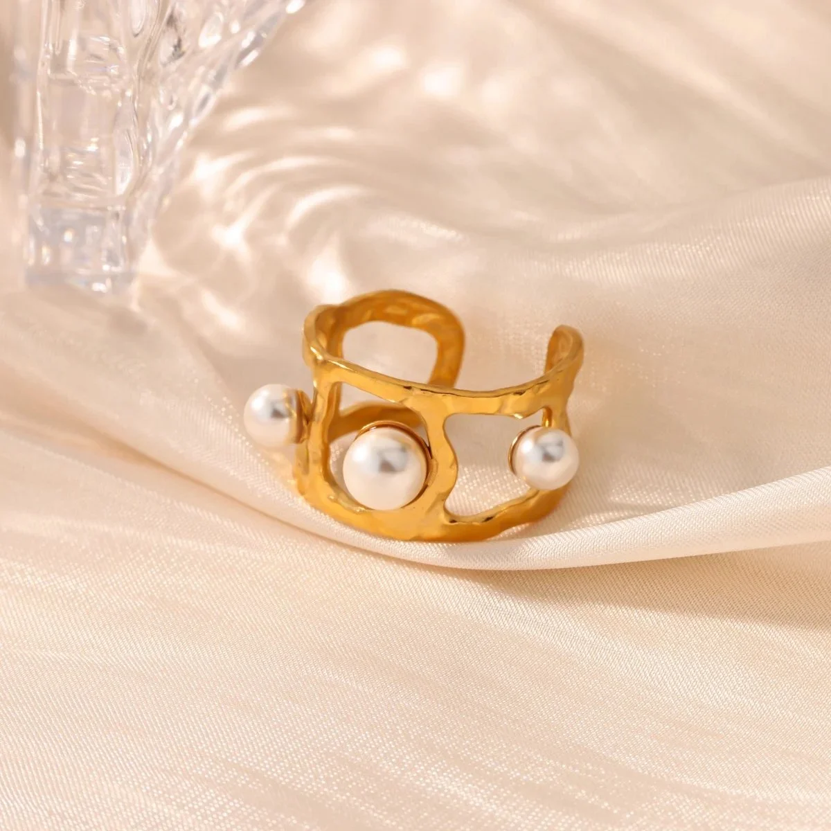 Vintage Imitation Pearl Hollow Geometric Ring for Women - 18K Gold Plated Stainless Steel