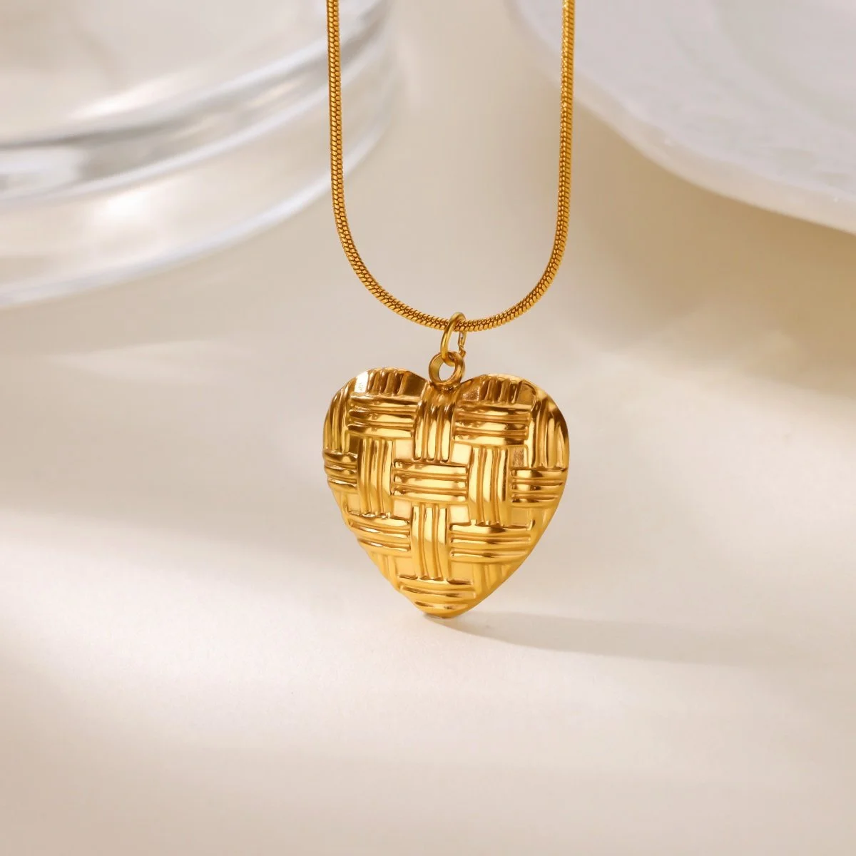 Elegant Geometric Heart Pendant Necklace for Women – Stainless Steel Jewelry Gift