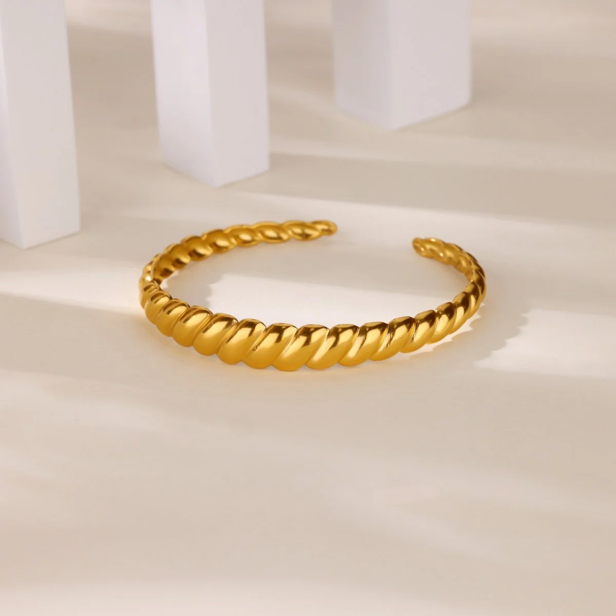 Elegant Twisted Gold Cuff Bracelet for Women – Waterproof 316L Stainless Steel