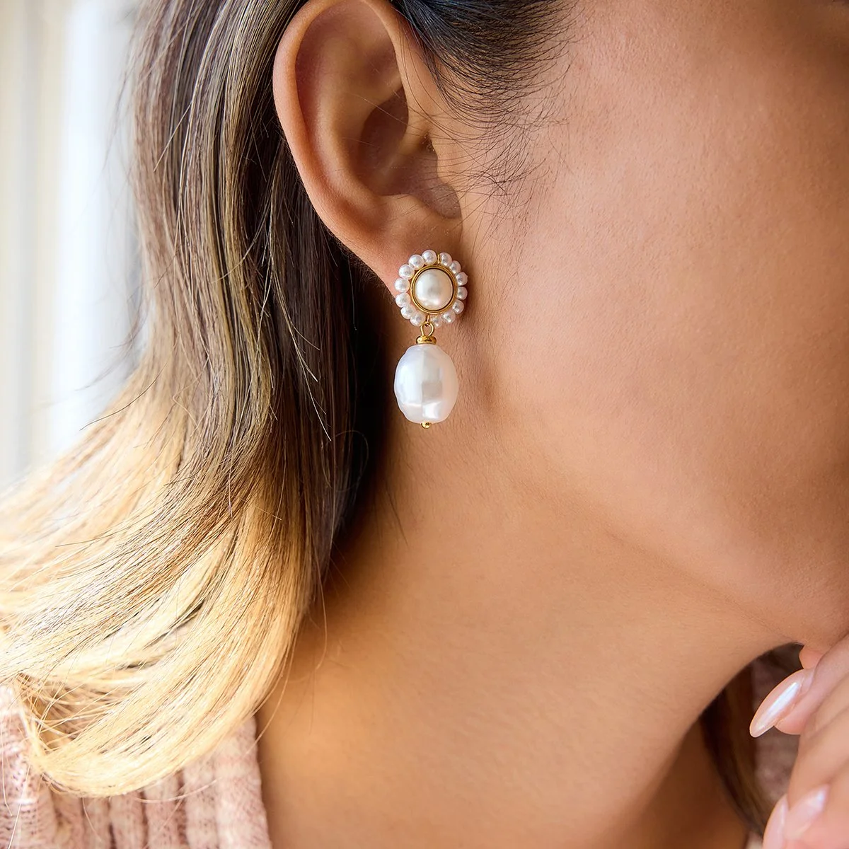 Elegant Imitation Pearl Stud Earrings – 18K Gold Plated Hypoallergenic