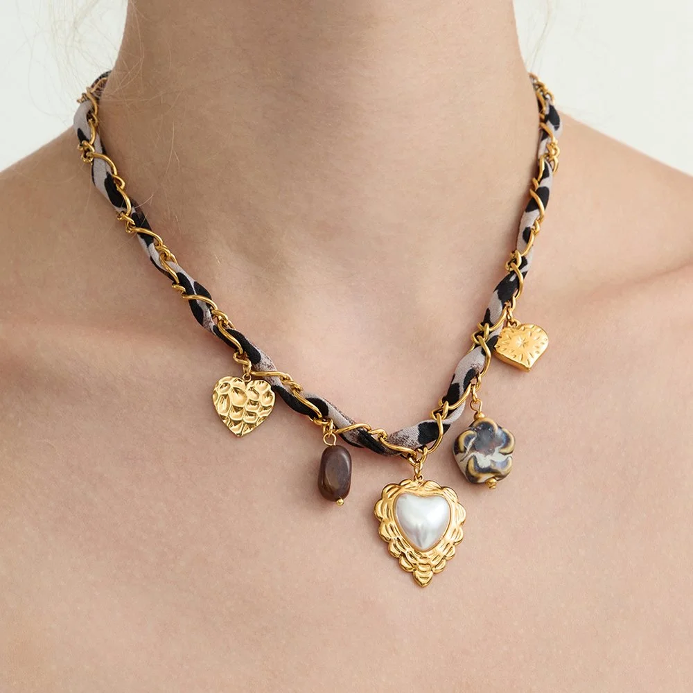 Heart-Shaped Natural Stone Pendant Necklace with Leopard Print Scarf