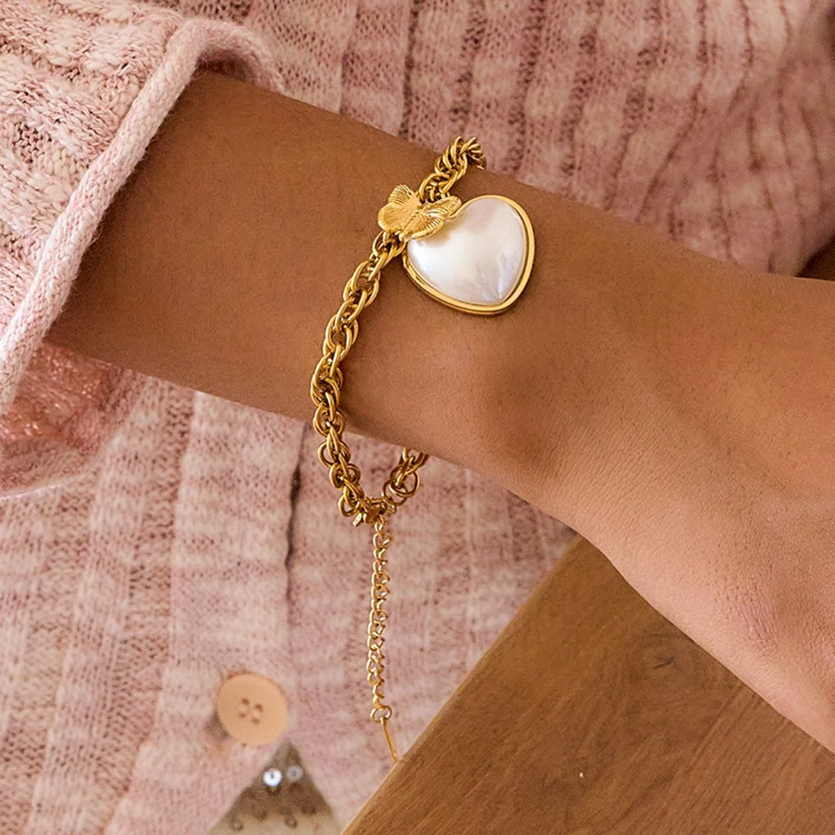 Elegant Heart-Shape Pearl Butterfly Pendant Bracelet