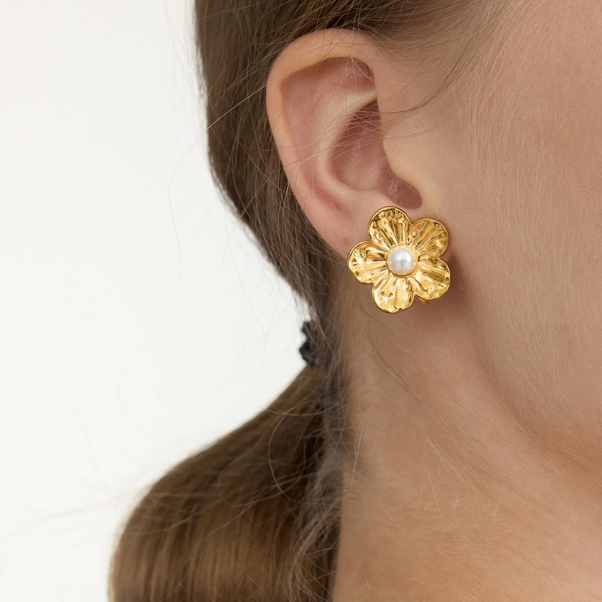 Sweet Pearl Inlay Flower Clip-On Earrings for Women