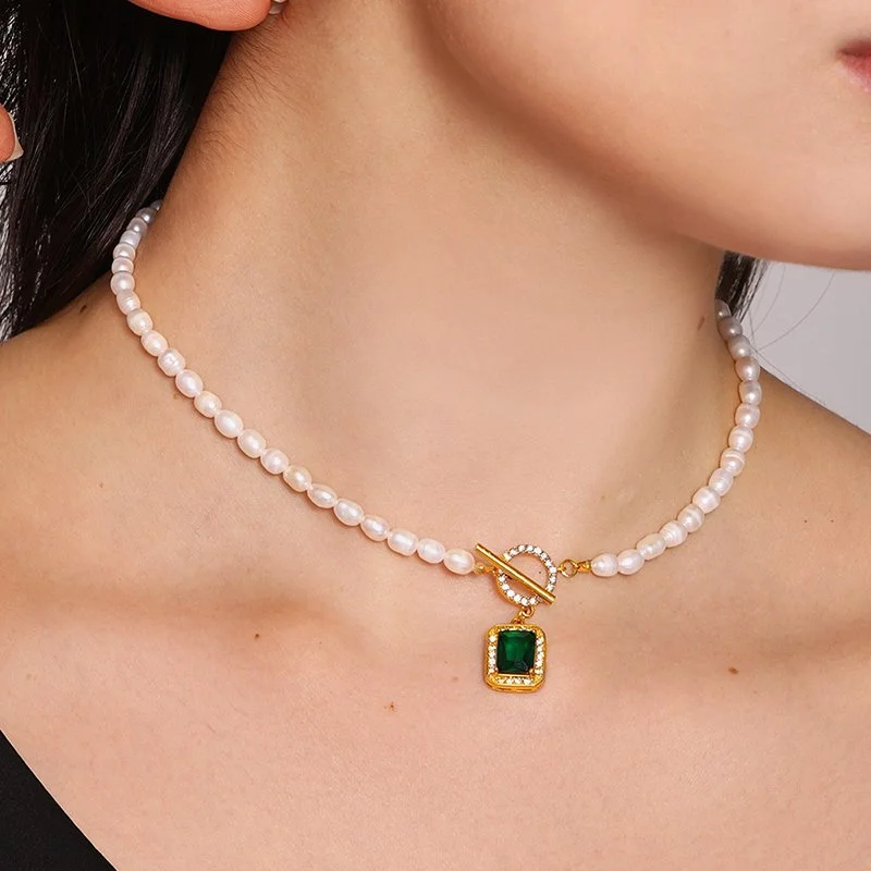 Freshwater Pearl Choker Necklace with Gold Pendant & Toggle Clasp