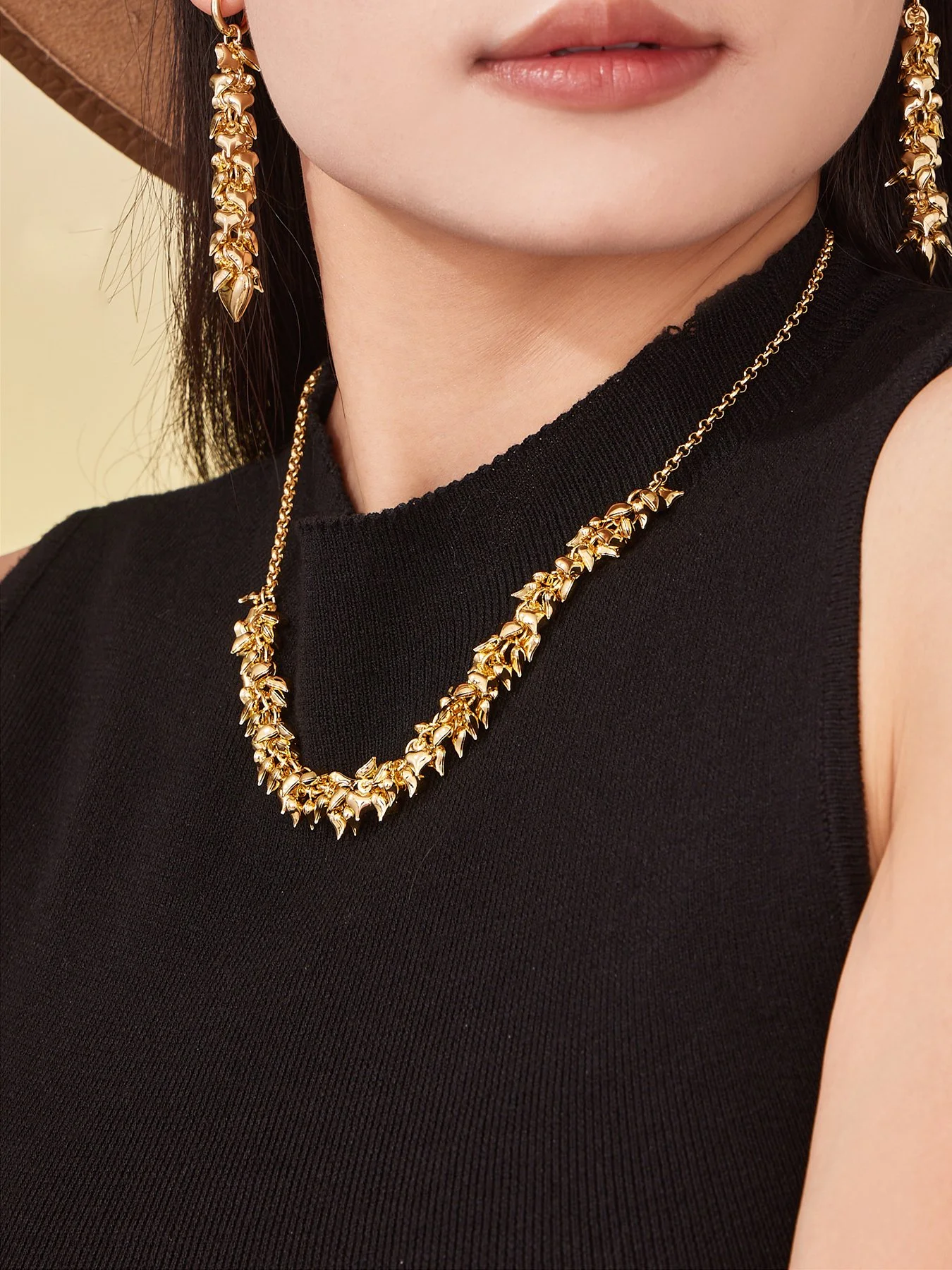 Gold Heart Pendant Necklace – Trendy Stainless Steel Chain Choker
