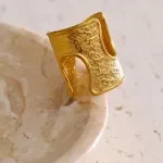 Vintage Gold Tone Hammered Open Ring – Size 7 Statement Jewelry