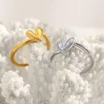Classic Heart Shaped Stainless Steel Women's Ring - Shiny Gold Plated Fashion Jewelry