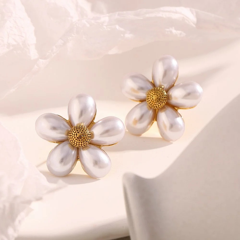 Imitation Pearl Flower Stud Earrings in 18K Gold Plated Stainless Steel