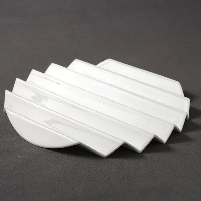 Elegant Pleated Ceramic Dessert Plate – White Round Tableware Dish