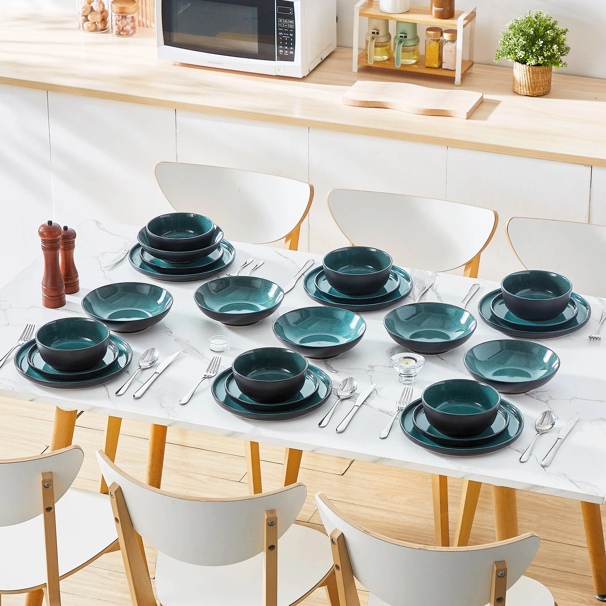 24 Piece Ceramic Dinnerware Set with Reactive Glaze Stoneware Finish