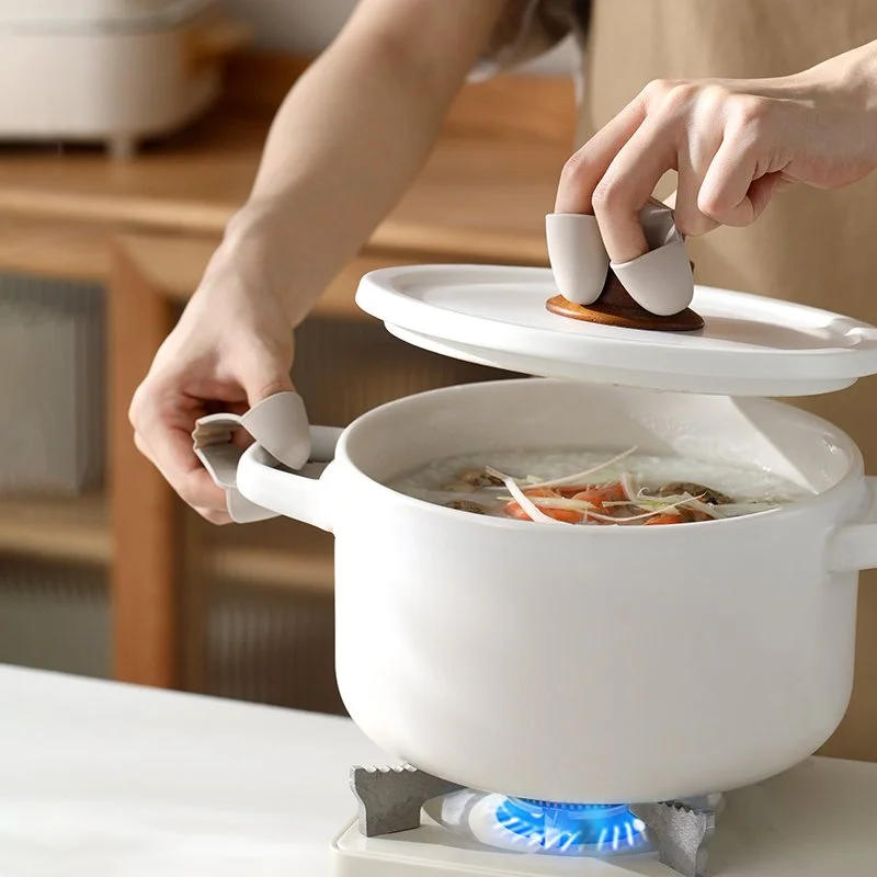 Portable Heat-Resistant Silicone Finger Covers for Baking & Cooking