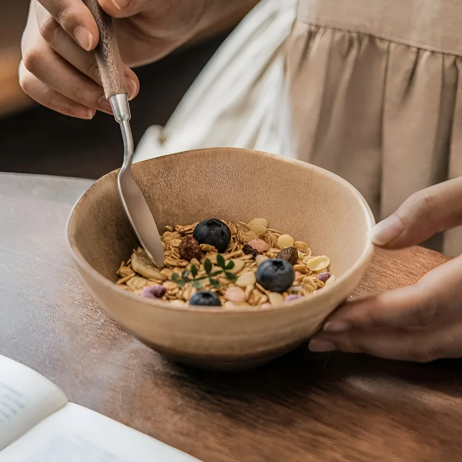 Japanese Retro Ceramic Rice Bowl – Eco-Friendly Porcelain Tableware (1 Pc)