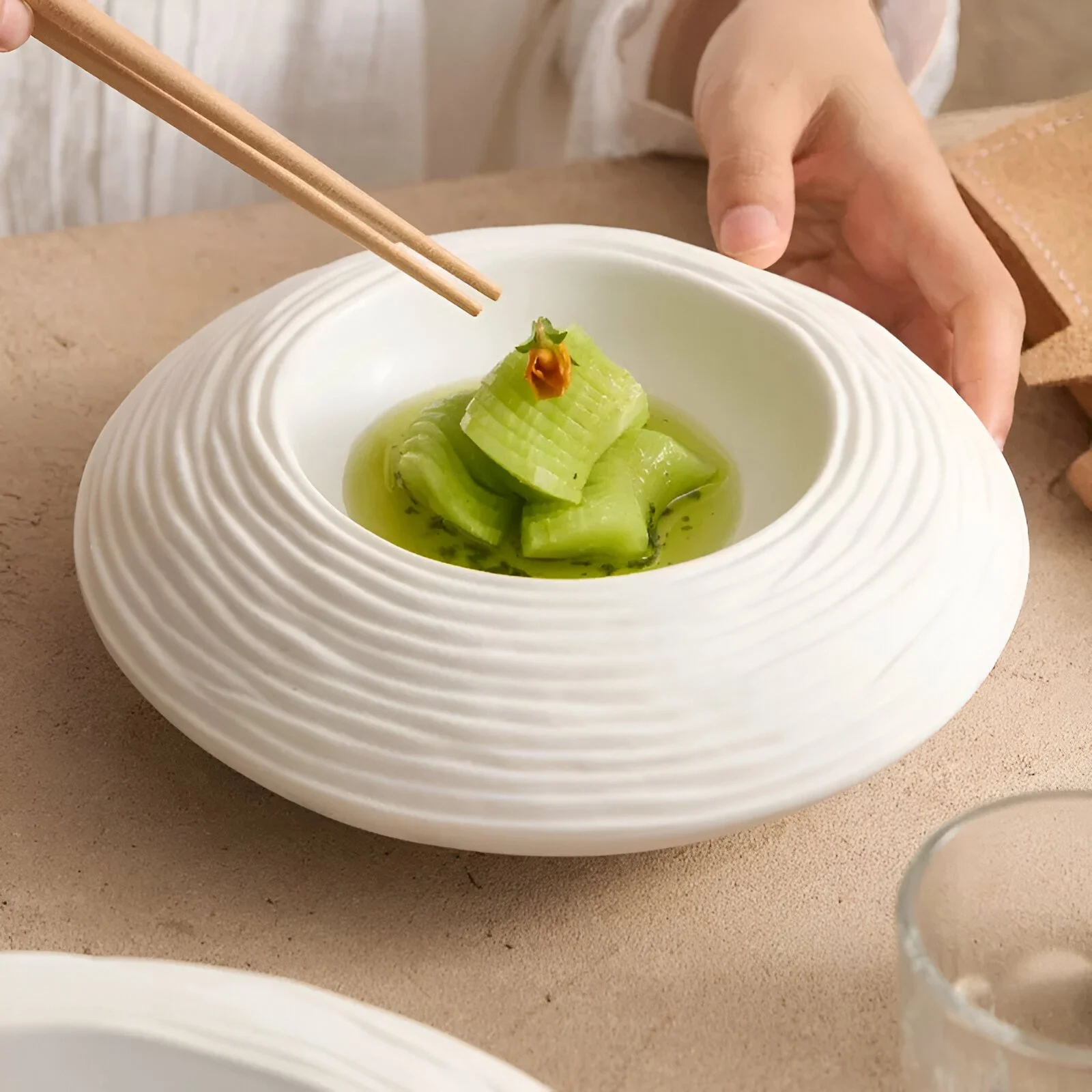 Insulated Ceramic Dessert & Sushi Plate – Modern Round Molecular Display Dish