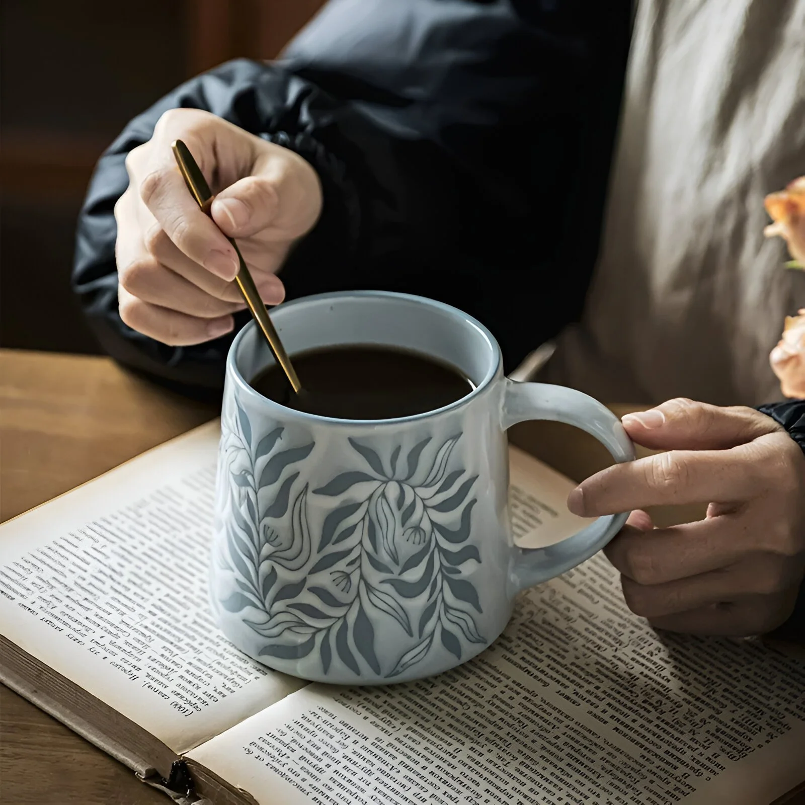 Hand-Painted Retro Magnolia Ceramic Coffee Mug – Ru Kiln Vintage Style