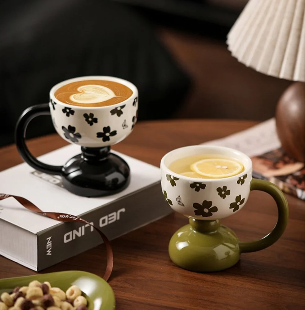 Retro Hand-Painted Ceramic Coffee Mug – Vintage Drinkware for Home & Gifts