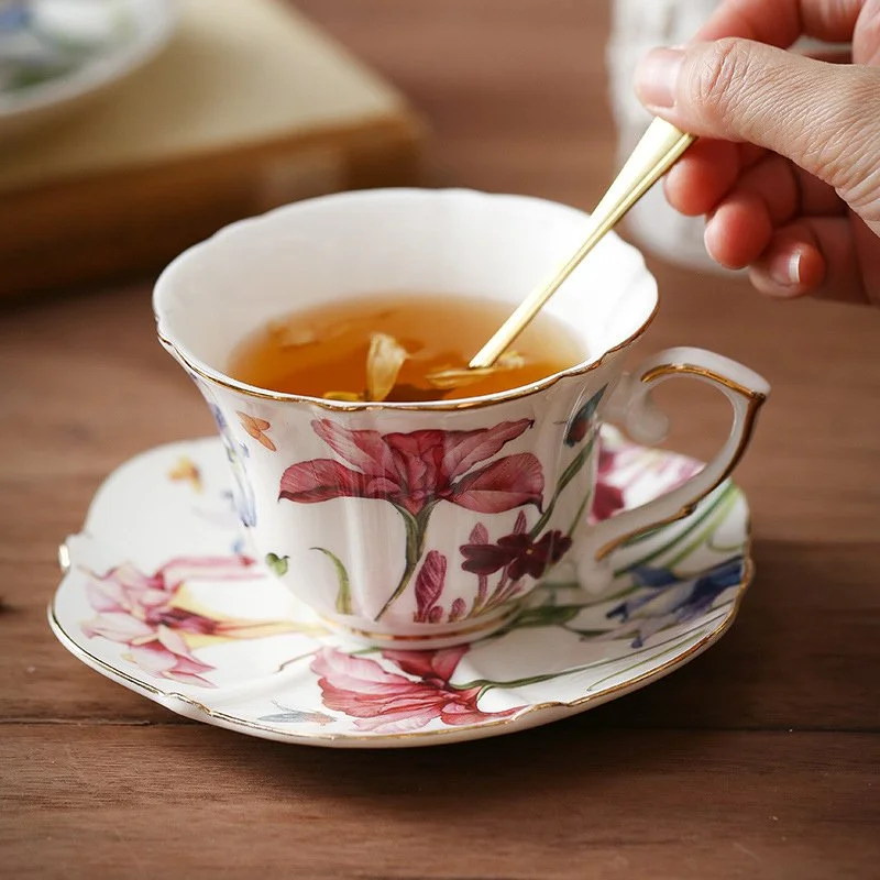 European Floral Porcelain Coffee Mug with Tray – 6.8 oz