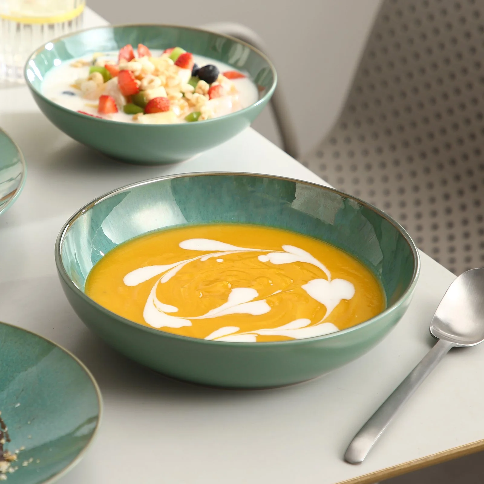 16-Piece Green Embossed Stoneware Dinnerware Set for 4