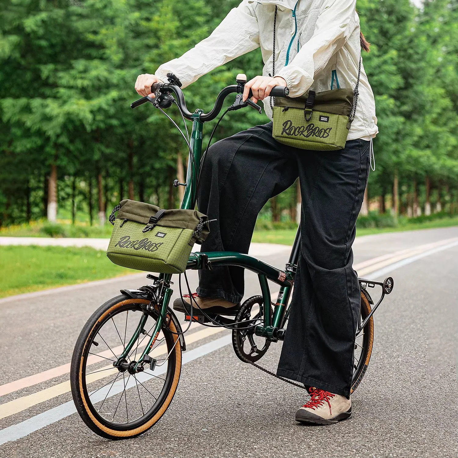Expandable Bike Handlebar Bag 2.8L Lightweight Front Cycling Storage