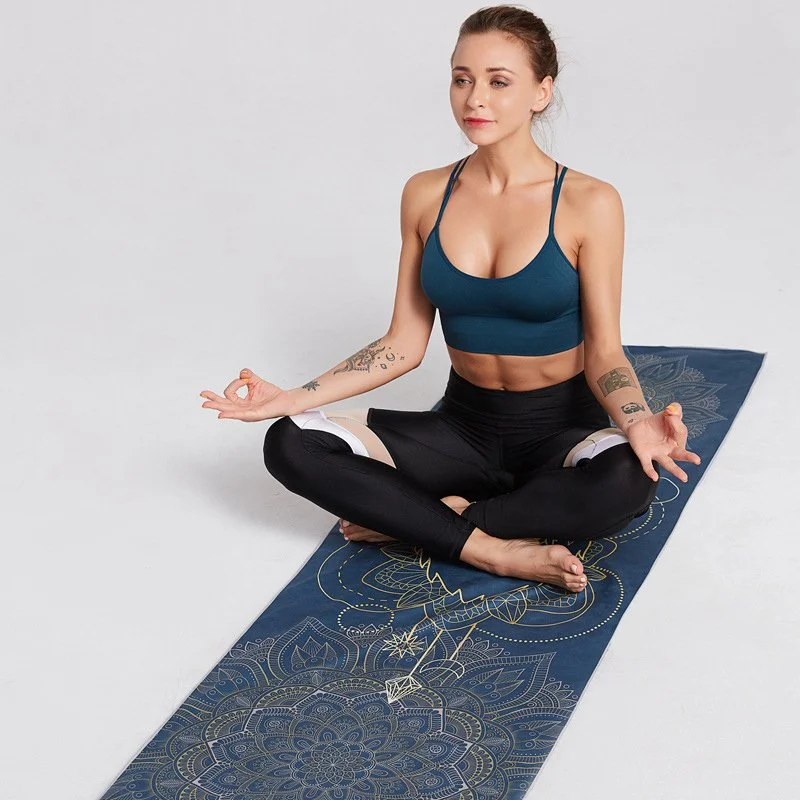Double-Sided Velvet Quick-Dry Yoga Towel - Non-Slip, Portable, and Versatile