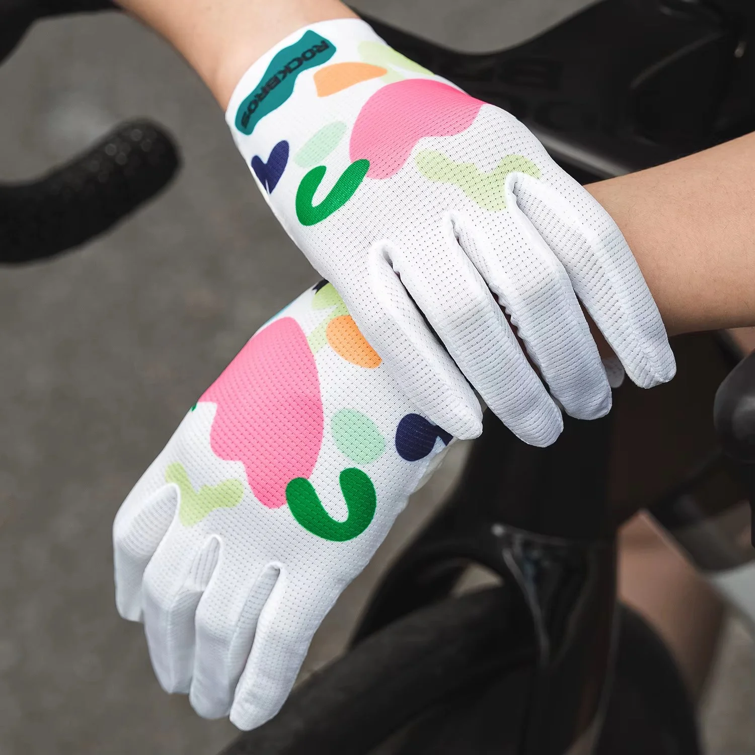 Women’s Breathable Full Finger Cycling Gloves with Touchscreen Grip
