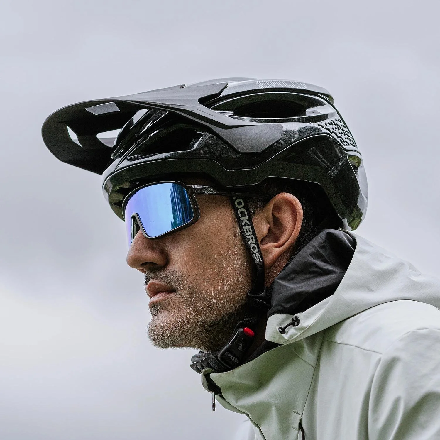 Lightweight Adjustable Cycling Helmet with Nylon Brim and Ventilation