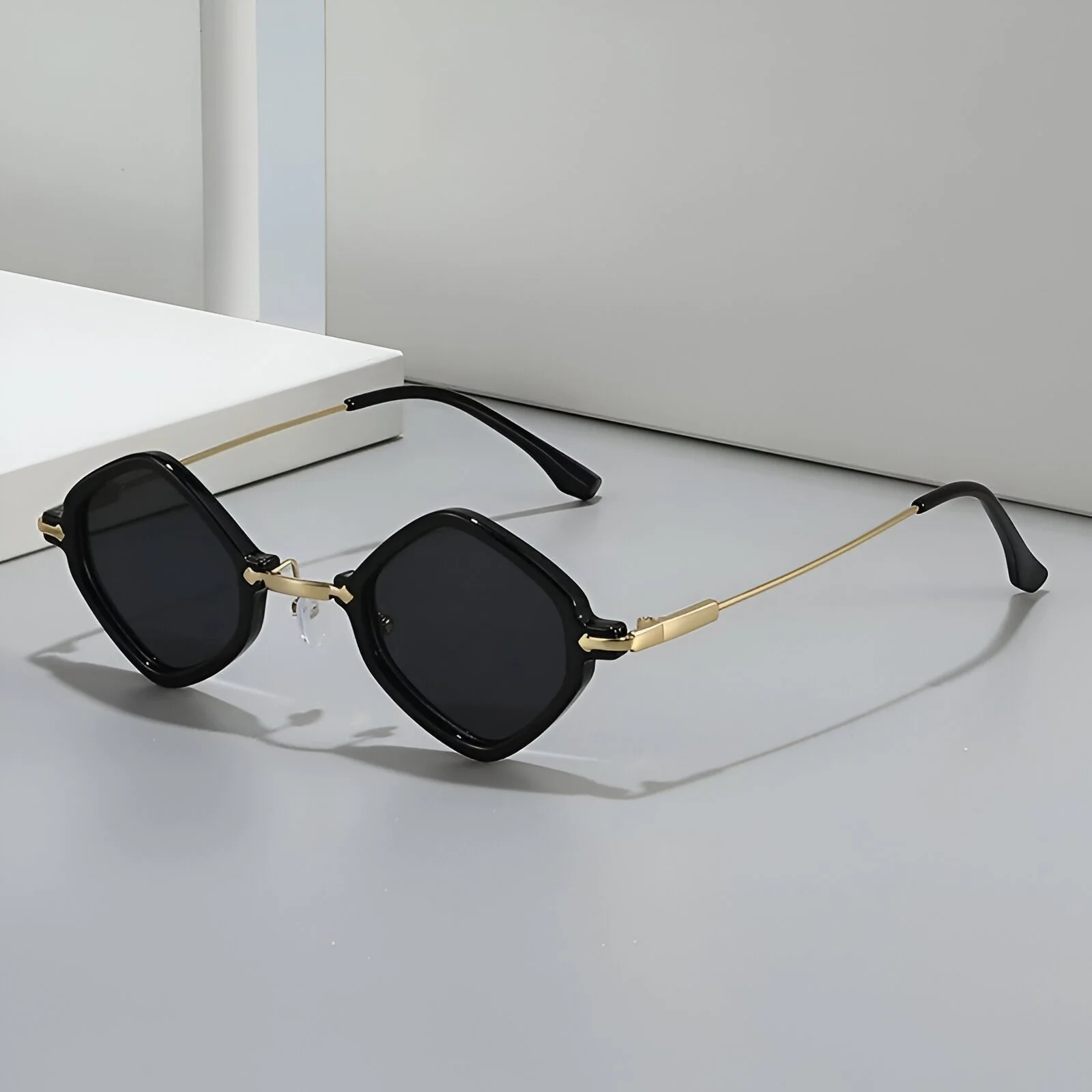 Retro Polygon Square Sunglasses with Clear Ocean Gradient UV400 Lenses