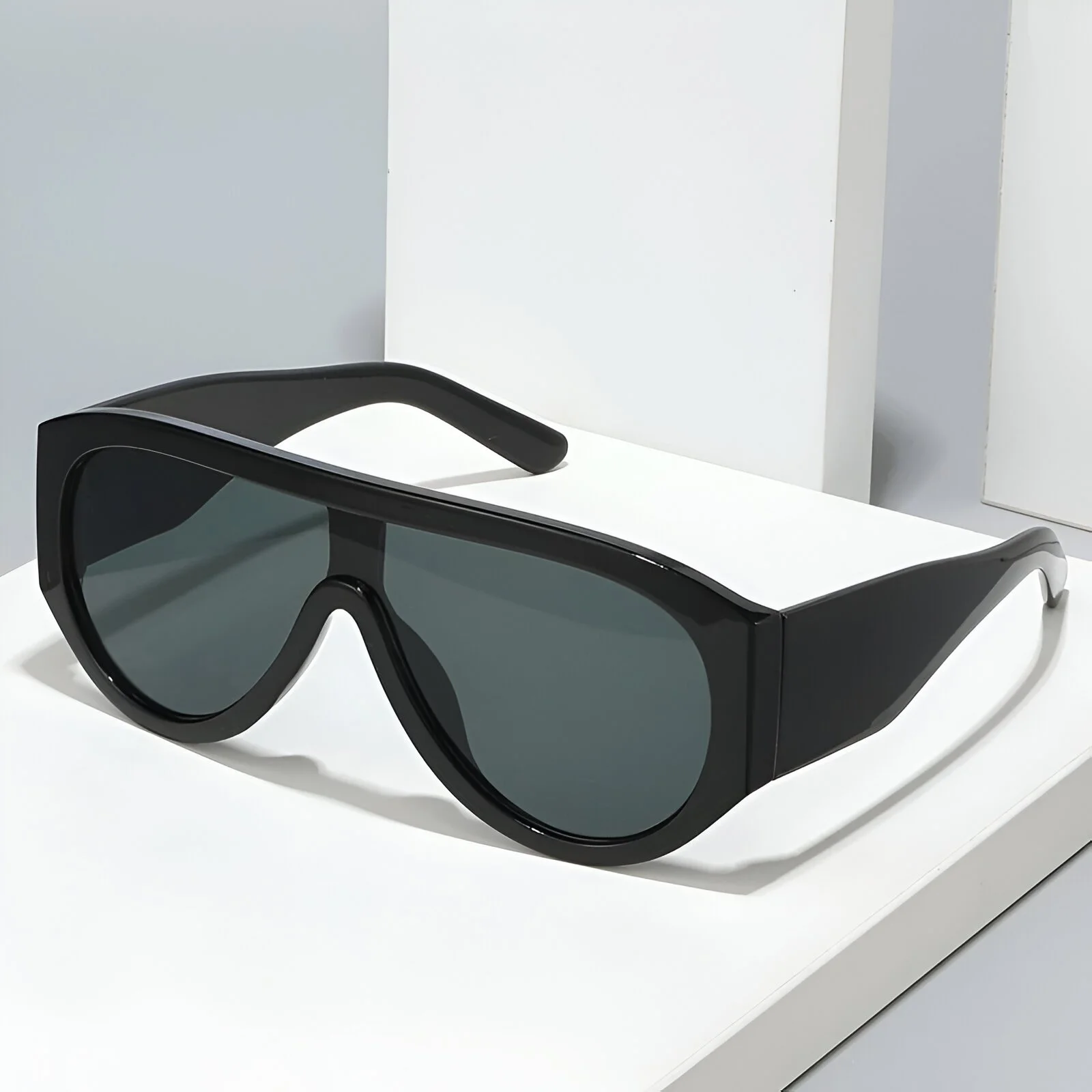 Retro Oversized Pilot Sunglasses for Women & Men