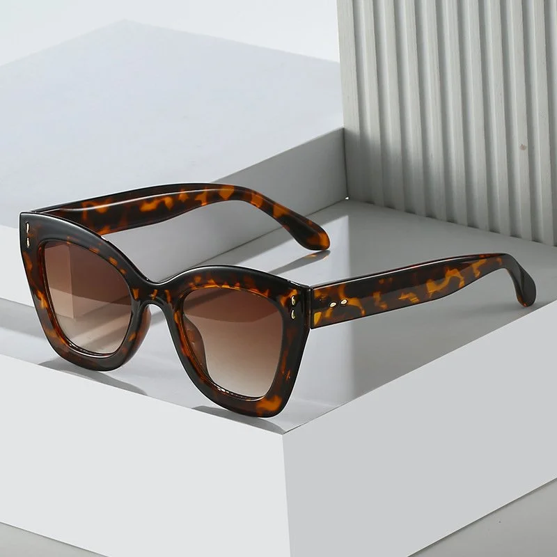 Retro Cat Eye Gradient Sunglasses for Women & Men with UV400 Protection