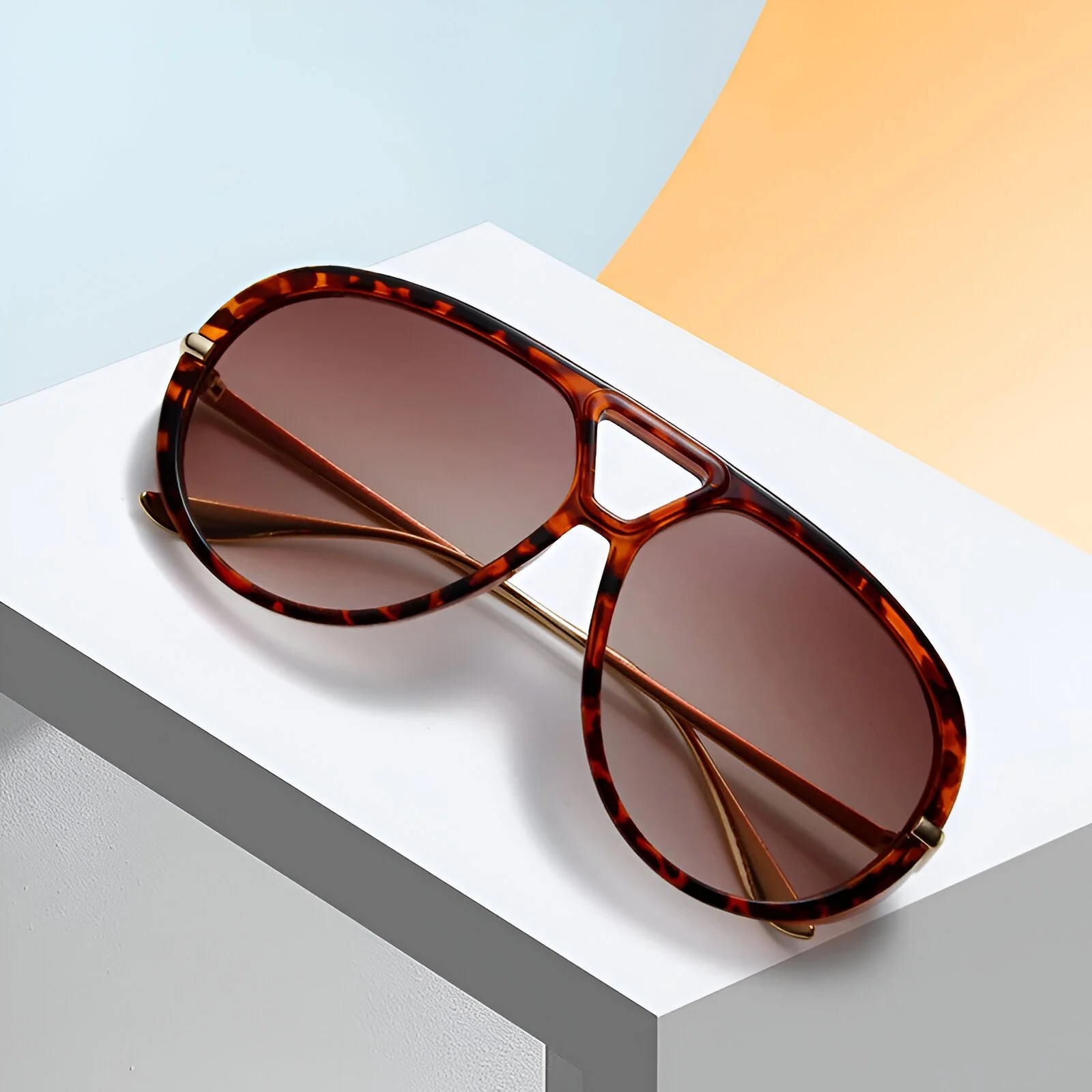 Retro Pilot Oversized Sunglasses for Men & Women – UV400 Gradient Shades