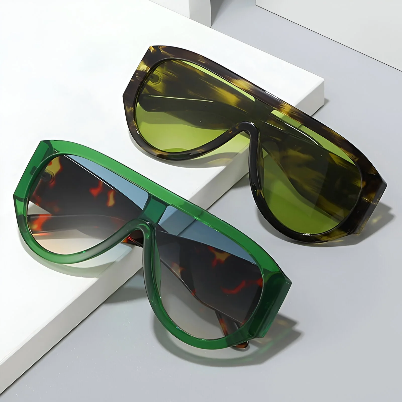 Oversized Pilot Sunglasses Retro Gradient UV400 Shades for Men and Women